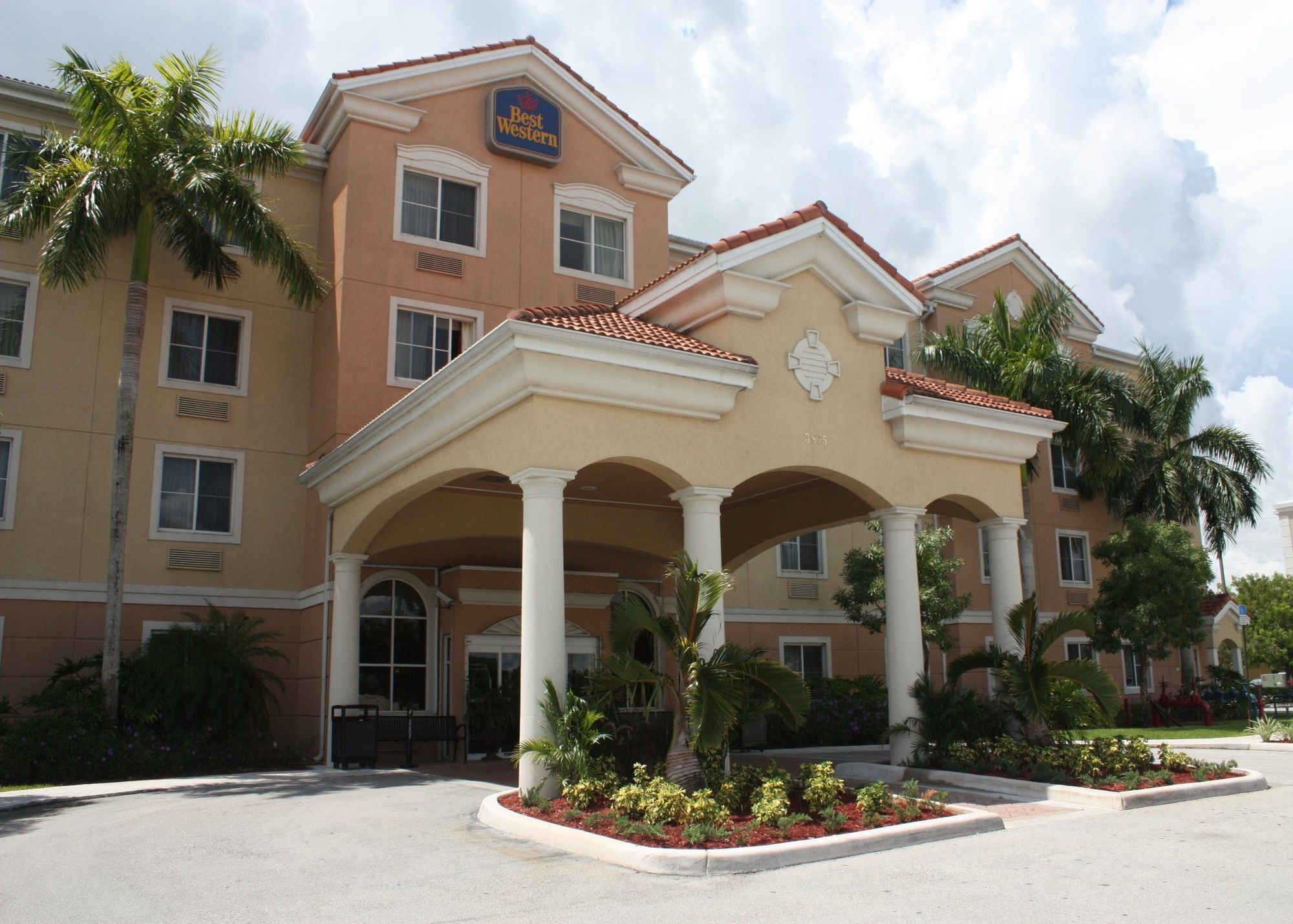 Western Miami-doral/dolphin Mall Sweetwater