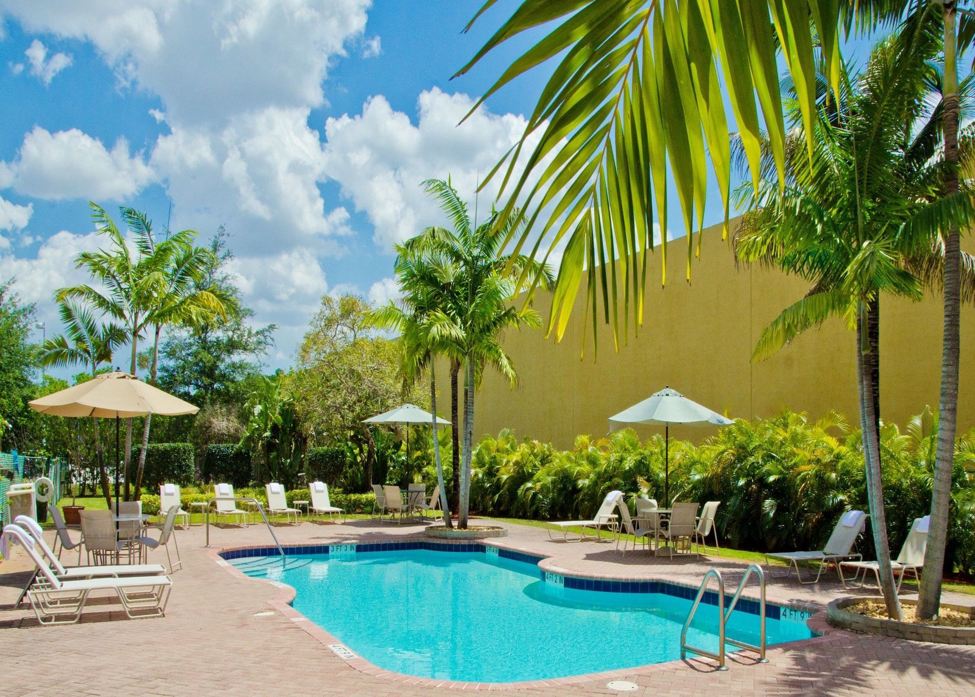 Western Miami-doral/dolphin Mall Sweetwater